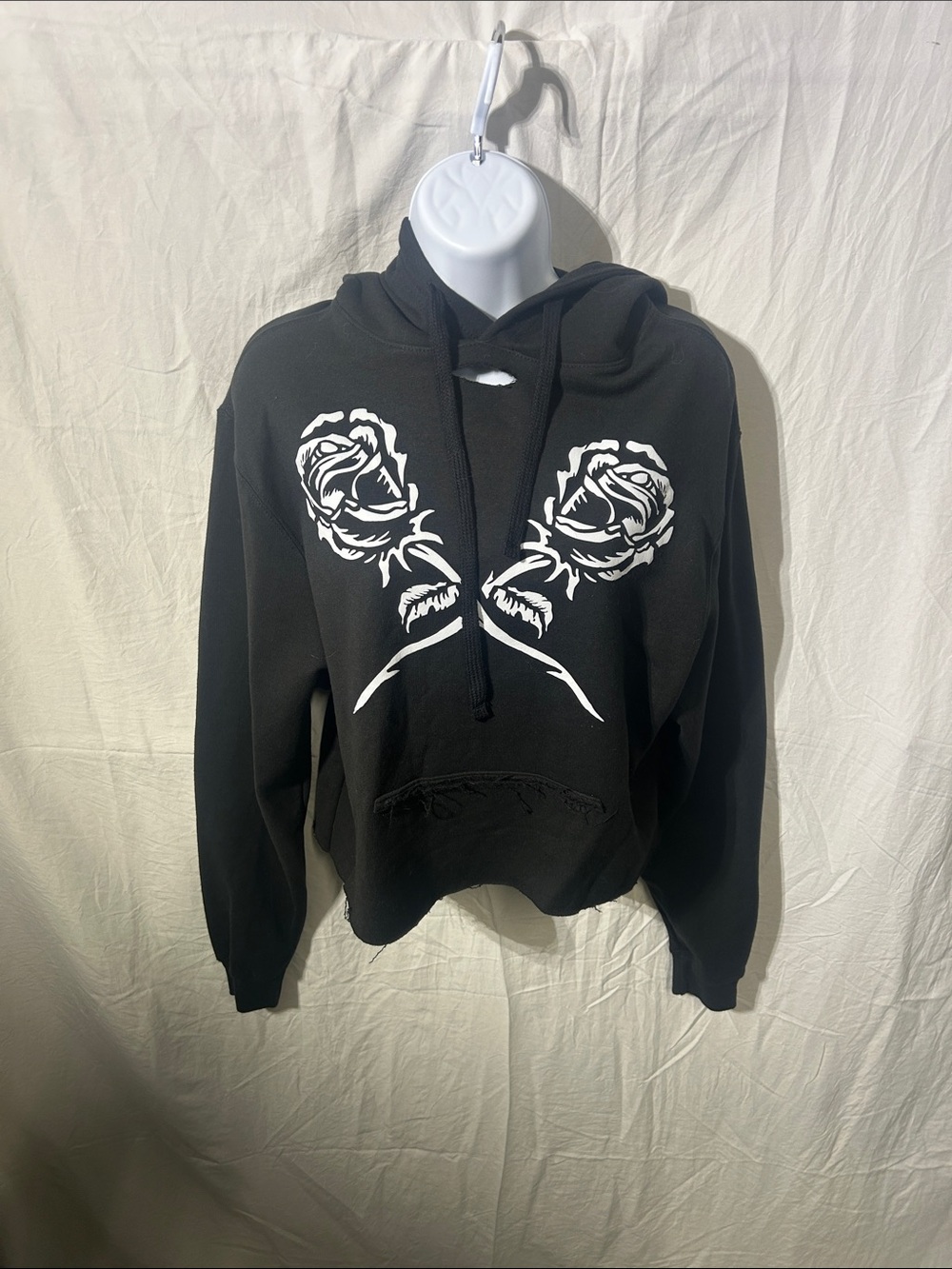Vintage cropped Black Hoodie with White Rose Graphic